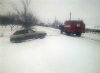 спасатели вытаскивают авто