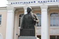 памятник Ленину возле ЗНУ памятник Ленину возле ЗНУ