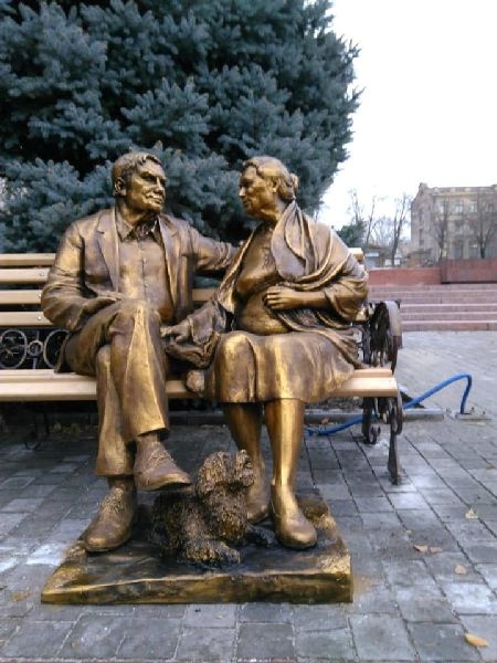 Памятник родителям в Запорожье Памятник родителям в Запорожье