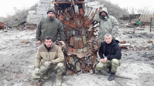 трон трон