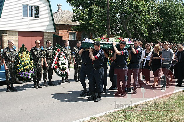 похороны бойца, погибшего в АТО похороны бойца, погибшего в АТО