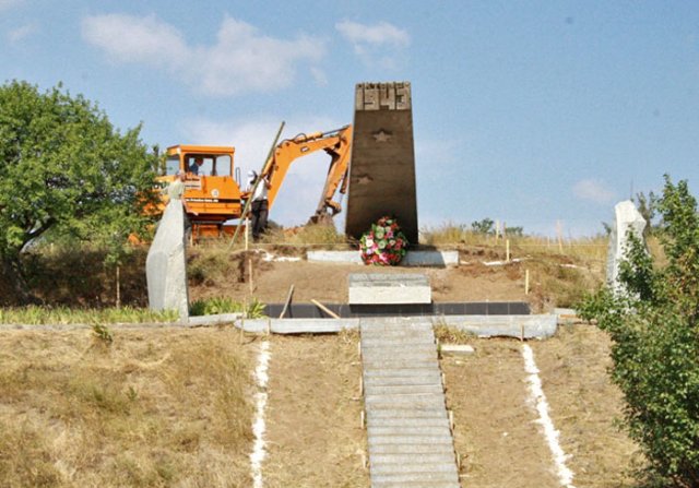 Реконструкция меморального комплекса под Мелитополем Реконструкция меморального комплекса под Мелитополем
