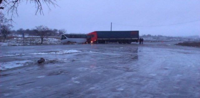 дтп под мелитополем_грузовик и рейсовый автобус