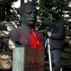 памятник Орджоникидзе в краске