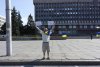 Фестивальная. Мужчина с поднятыми руками