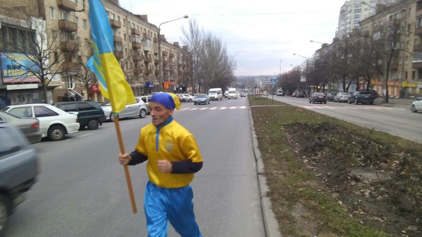 aktivist_s_flagom.jpg aktivist_s_flagom.jpg