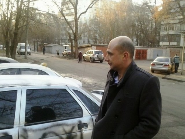 Артюшенко Игорь возле обрисованной машины в Запорожье Артюшенко Игорь возле обрисованной машины в Запорожье