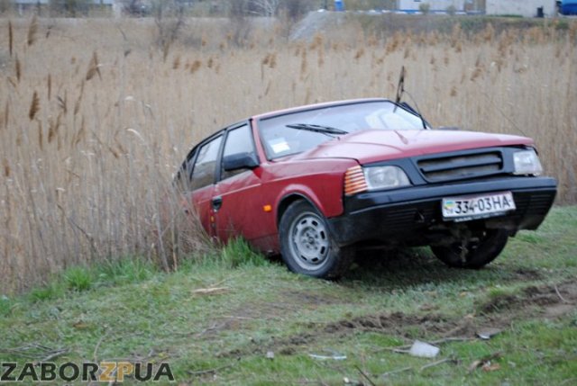авто разбитое на Песках (Запорожье)