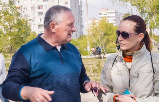 Баранов Валерий - губернатор Запрожской области и Стеблевская Елена - известаня актвистка Южного микрорайна Запорожья Баранов Валерий - губернатор Запрожской области и Стеблевская Елена - известаня актвистка Южного микрорайна Запорожья