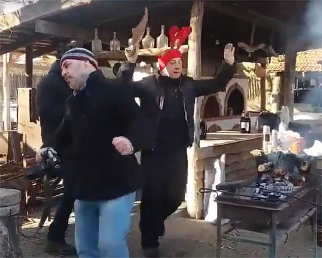 Свадбники танцуют на Хортице Свадбники танцуют на Хортице
