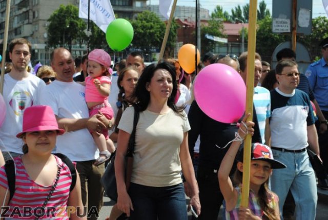 Фествиаль семьи в Запорожье. Парад Фествиаль семьи в Запорожье. Парад