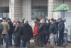 активисты возле военной части