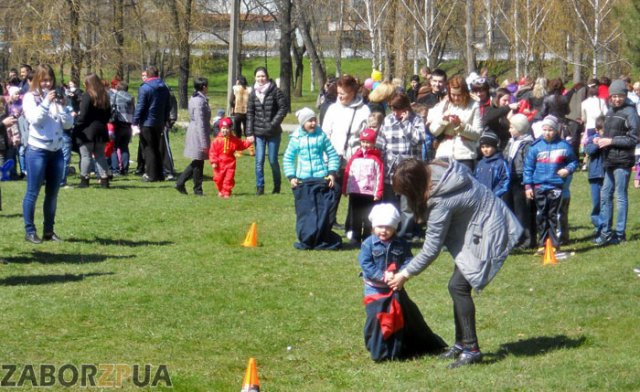 Дети в Дубовой роще (Запорожье) - День здоровья Дети в Дубовой роще (Запорожье) - День здоровья
