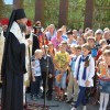 Владыка Лука благословляет учеников