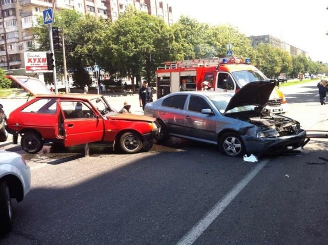 дтп возле Авроры в Запорожье дтп возле Авроры в Запорожье