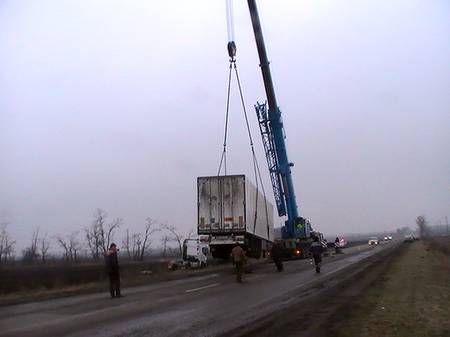 грузовик достает кран грузовик достает кран