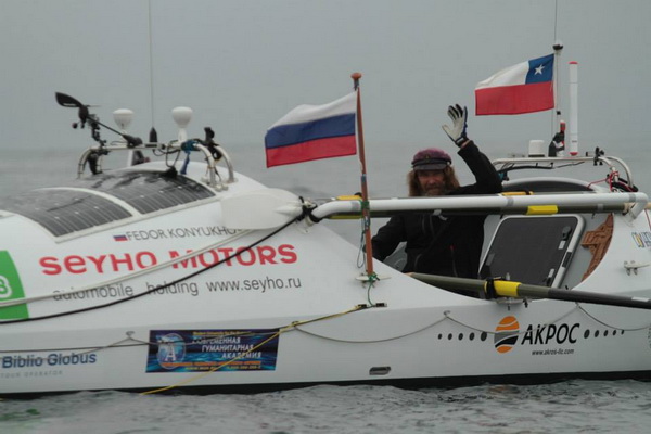 Конюхов на лодке Конюхов на лодке