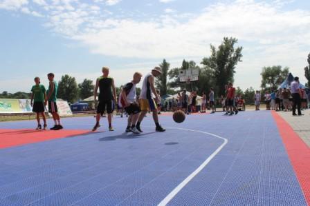 Стритбол на Райдуге в Запорожье Стритбол на Райдуге в Запорожье