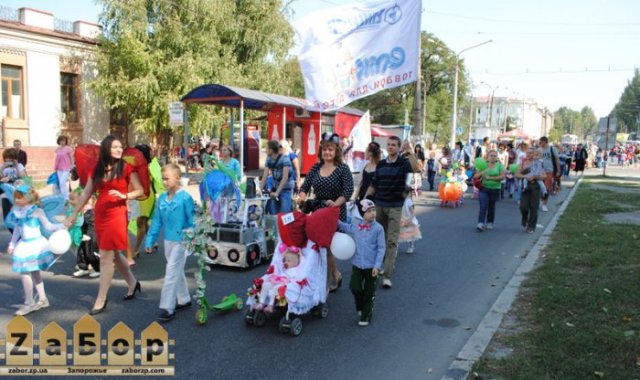 Парад колясок в Запорожье Парад колясок в Запорожье