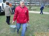 Иван Костенко_депутат с ведрами