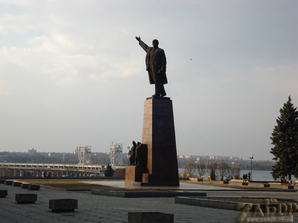 Памятник Ленину в Запорожье Памятник Ленину в Запорожье