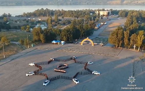 полиция - флешмоб в Запорожье полиция - флешмоб в Запорожье