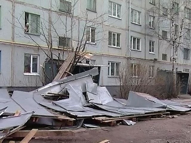 сорвана крыша многоэтажки сорвана крыша многоэтажки