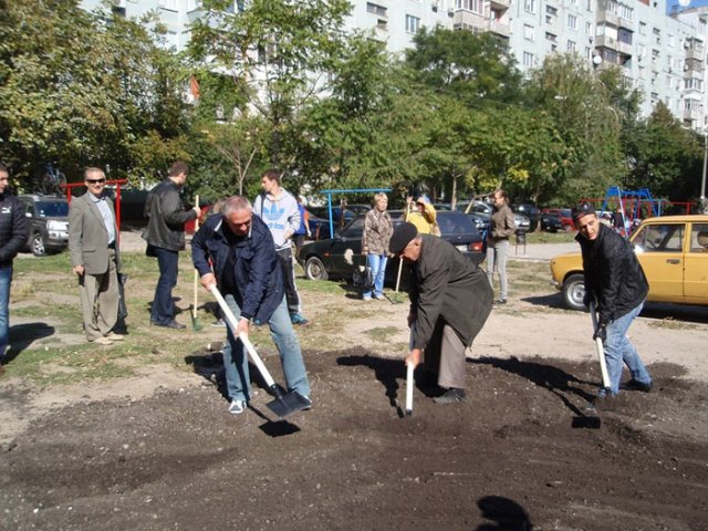 Субботник в Коммунаровском районе Запорожья Субботник в Коммунаровском районе Запорожья