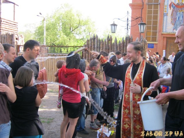 Пасха в Запорожье 2013 у Дуба Пасха в Запорожье 2013 у Дуба