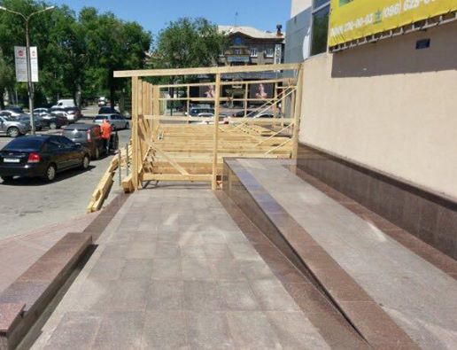 Летняя площадка строится у ТЦ "Украина" (Запорожье) Летняя площадка строится у ТЦ "Украина" (Запорожье)