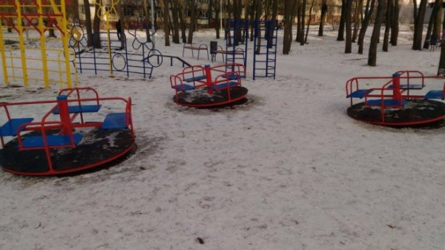 Детская площадка в Запорожье, которая разваливается Детская площадка в Запорожье, которая разваливается