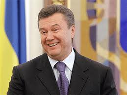 Янукович смеется Янукович смеется