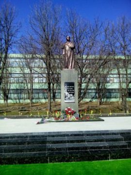 Памятник Шевченко в Гуляйполе Памятник Шевченко в Гуляйполе