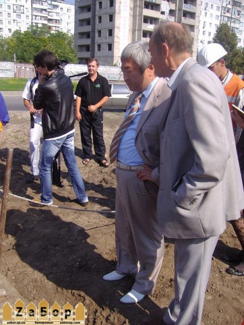 Син и коллектор в Запорожье