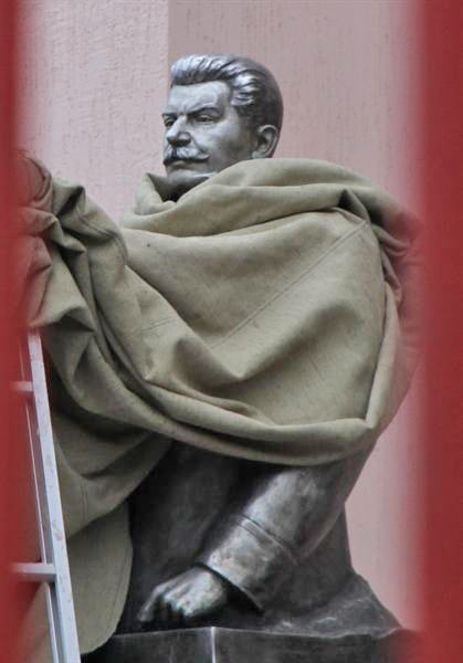 Памятник Сталину Памятник Сталину