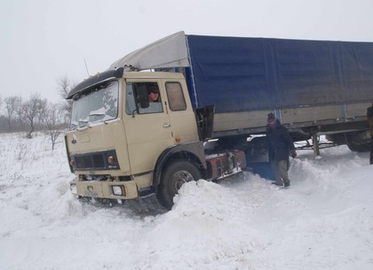 фура в сугробе