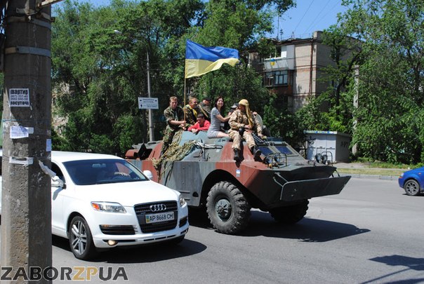 девушки на БТРе Запорожье