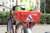 Женщина на велосипеде в Запорожье