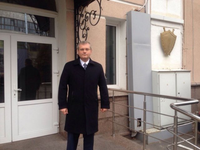 Вилкул Александр выходит из здания Вилкул Александр выходит из здания