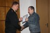 чернобыльцу вручают грамоту
