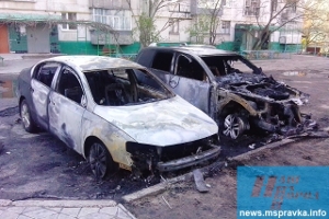 сгорели три машины в Мелитополе сгорели три машины в Мелитополе